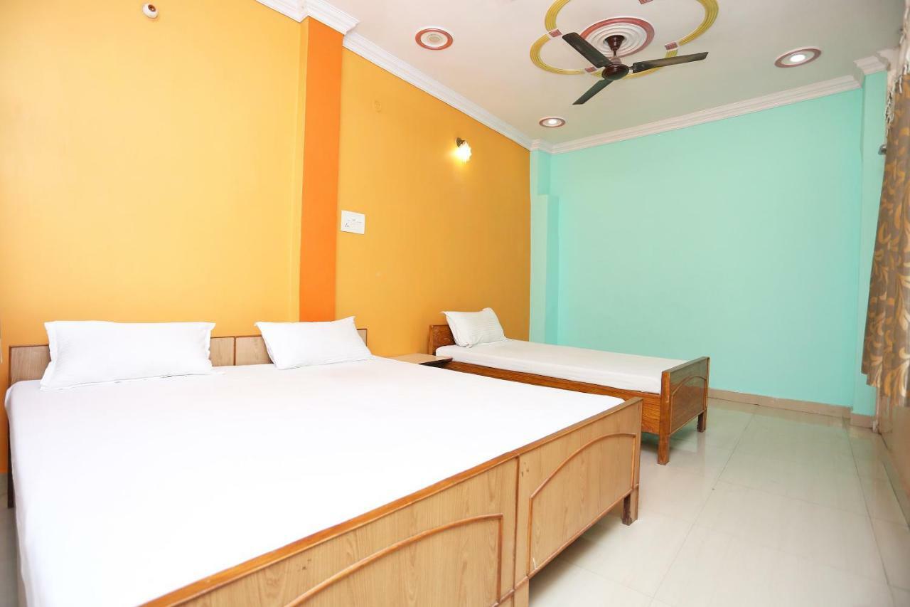 Spot On 45585 Hotel Aakash Ganga Varanasi Exteriör bild