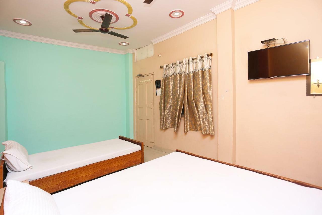 Spot On 45585 Hotel Aakash Ganga Varanasi Exteriör bild