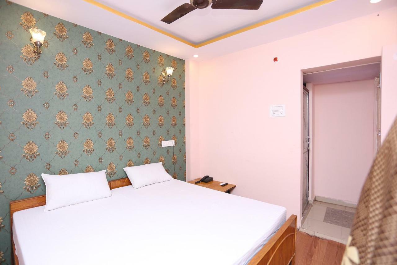 Spot On 45585 Hotel Aakash Ganga Varanasi Exteriör bild