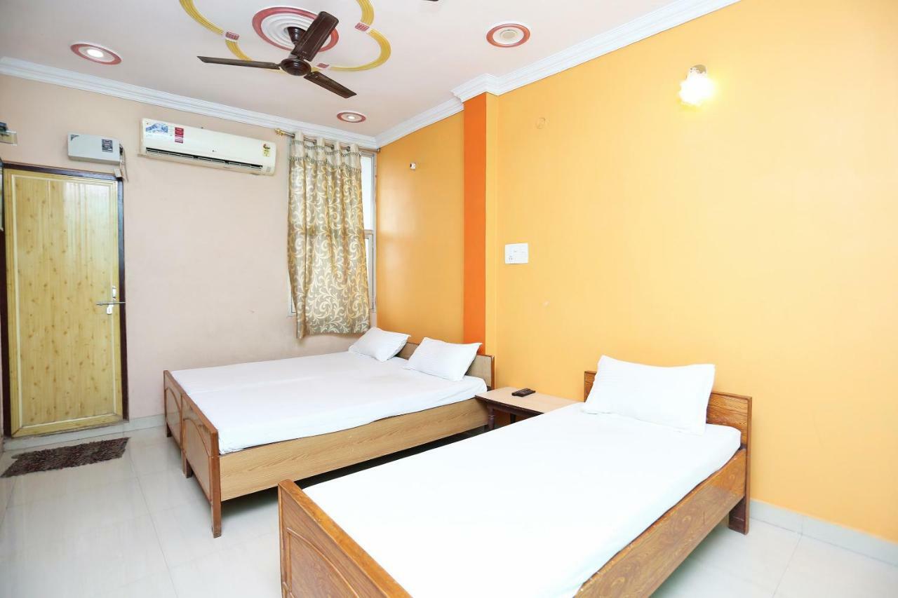 Spot On 45585 Hotel Aakash Ganga Varanasi Exteriör bild