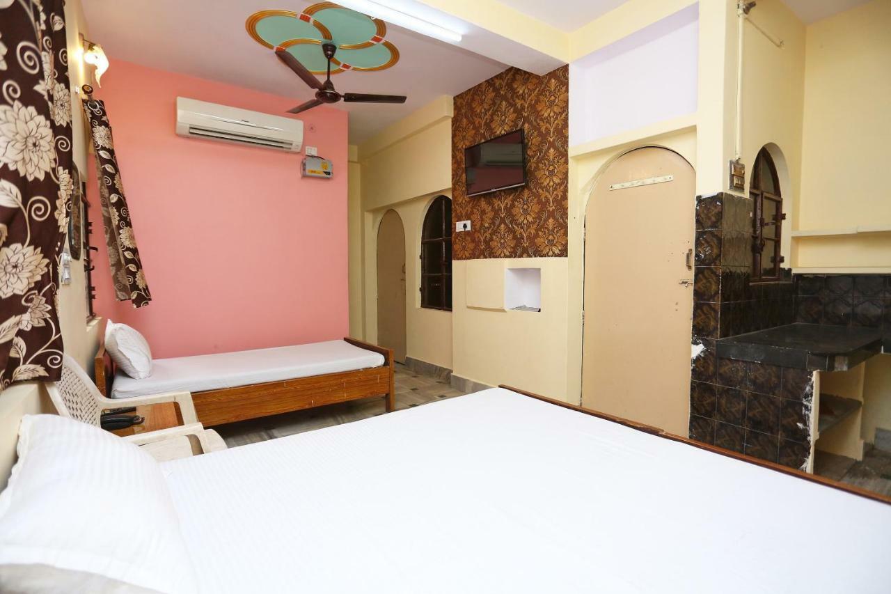 Spot On 45585 Hotel Aakash Ganga Varanasi Exteriör bild