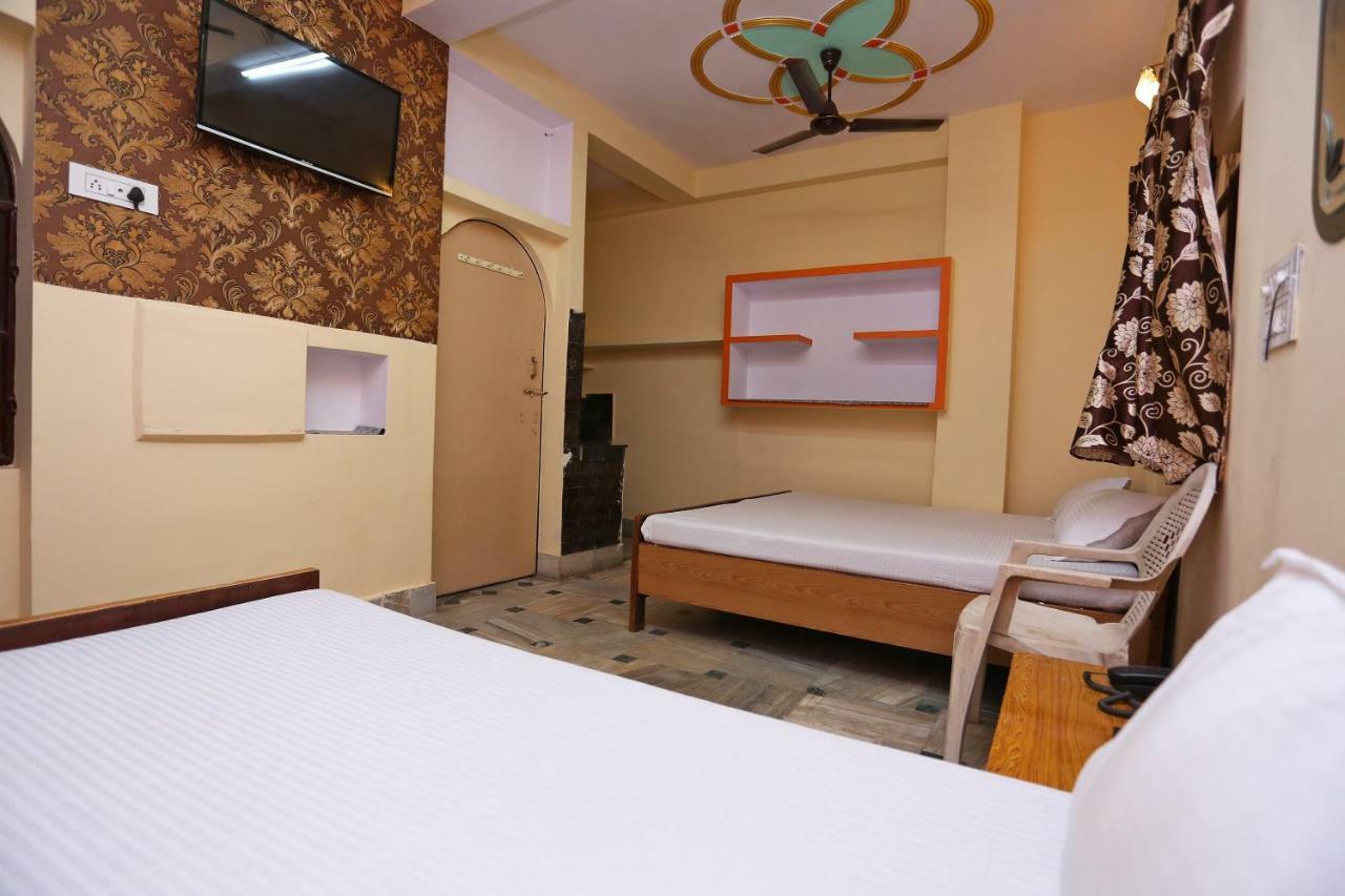 Spot On 45585 Hotel Aakash Ganga Varanasi Exteriör bild