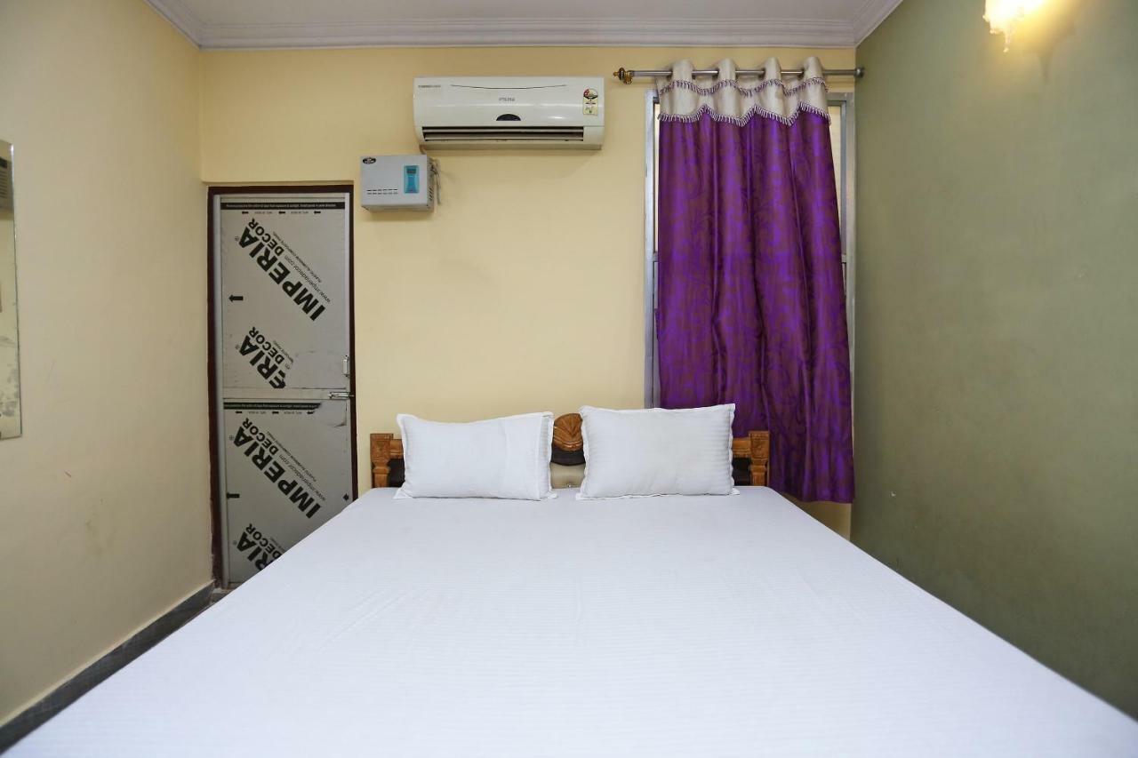 Spot On 45585 Hotel Aakash Ganga Varanasi Exteriör bild