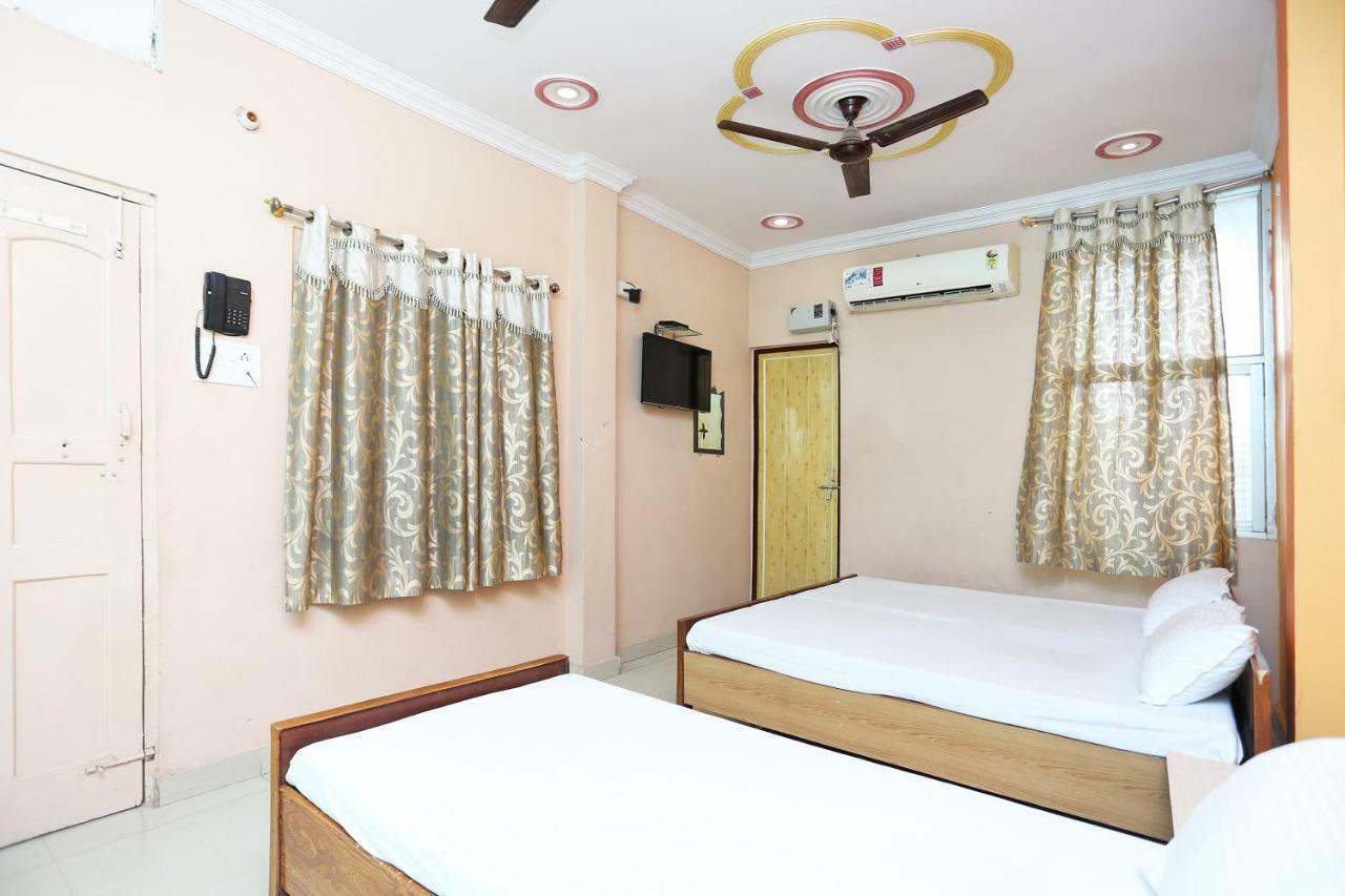 Spot On 45585 Hotel Aakash Ganga Varanasi Exteriör bild