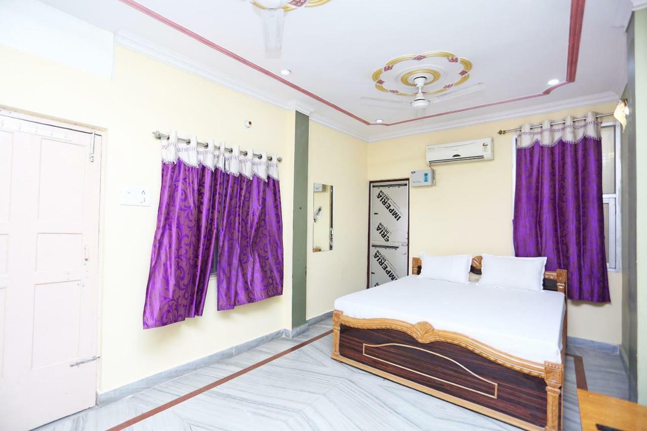 Spot On 45585 Hotel Aakash Ganga Varanasi Exteriör bild