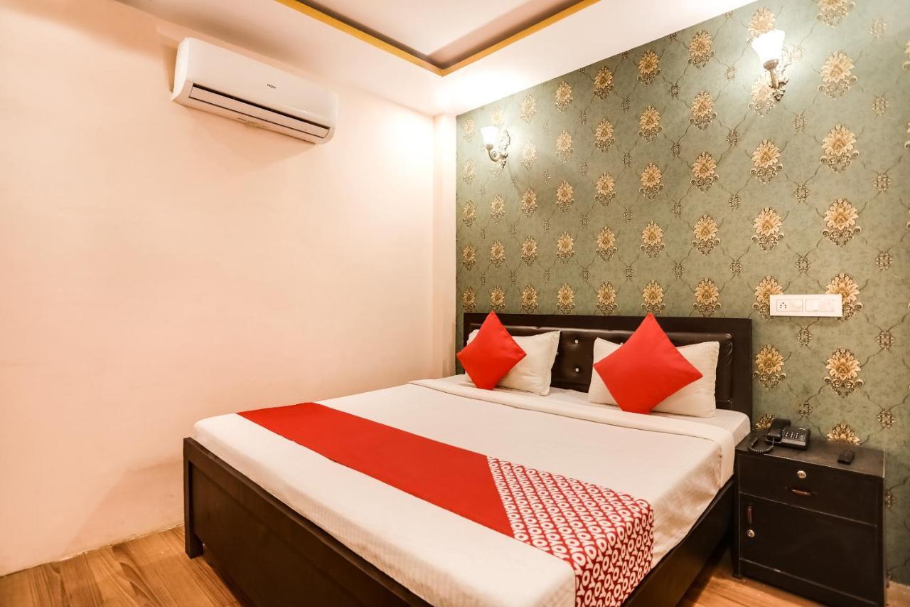 Spot On 45585 Hotel Aakash Ganga Varanasi Exteriör bild