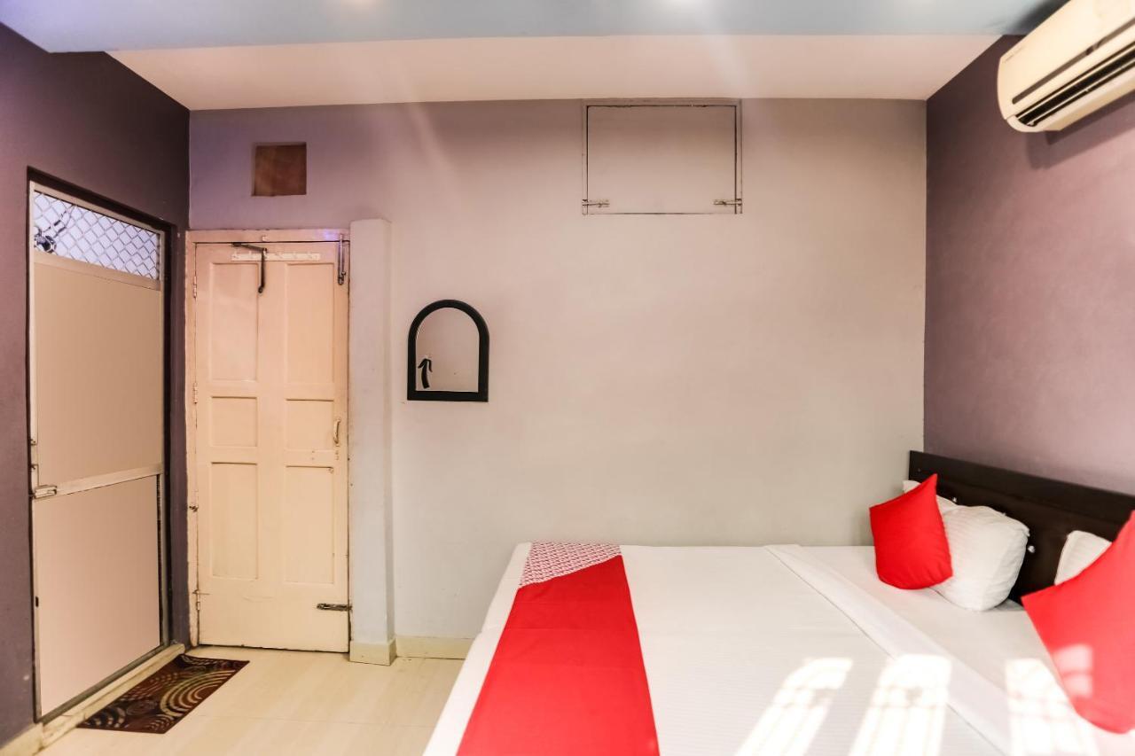 Spot On 45585 Hotel Aakash Ganga Varanasi Exteriör bild