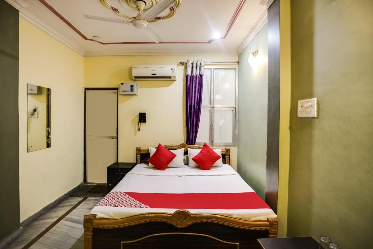 Spot On 45585 Hotel Aakash Ganga Varanasi Exteriör bild