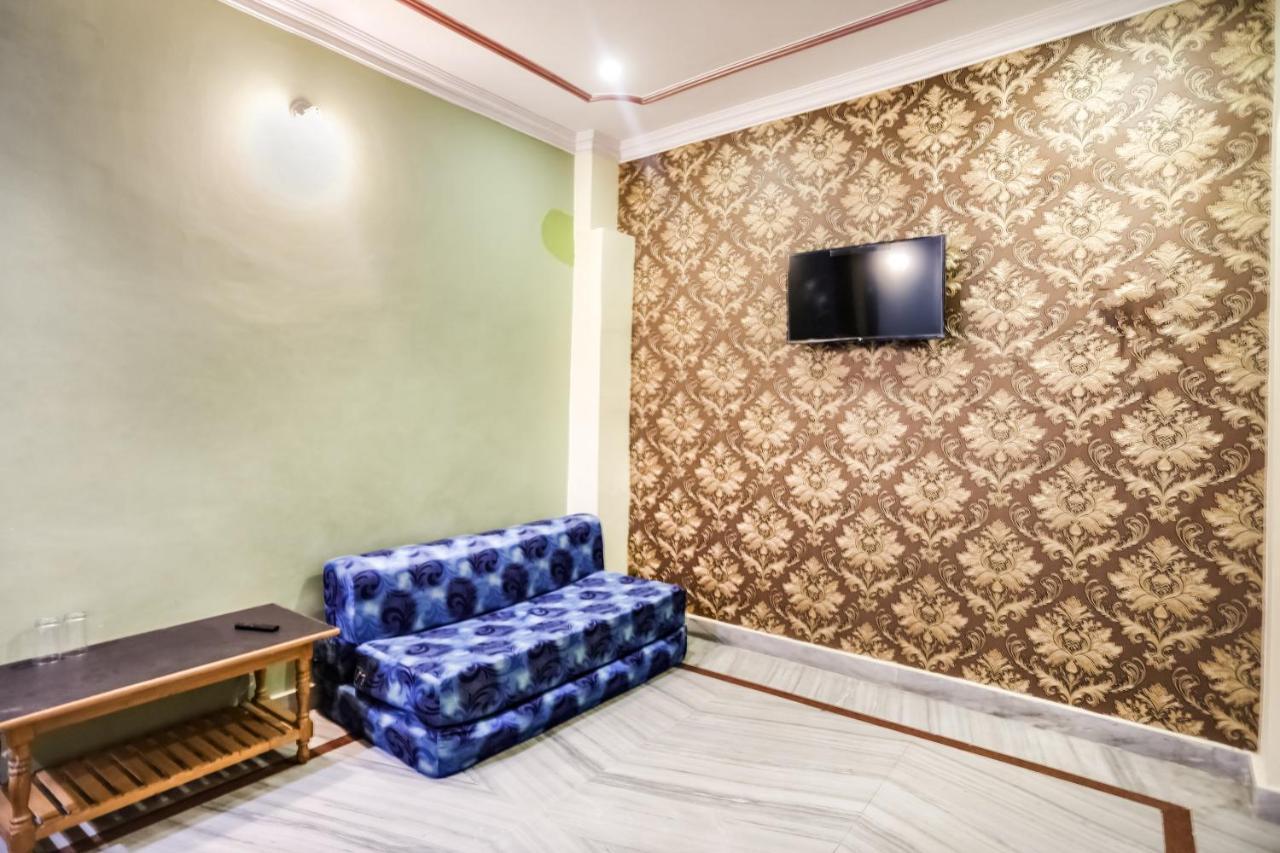 Spot On 45585 Hotel Aakash Ganga Varanasi Exteriör bild