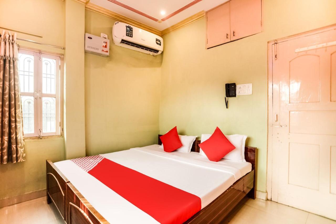 Spot On 45585 Hotel Aakash Ganga Varanasi Exteriör bild