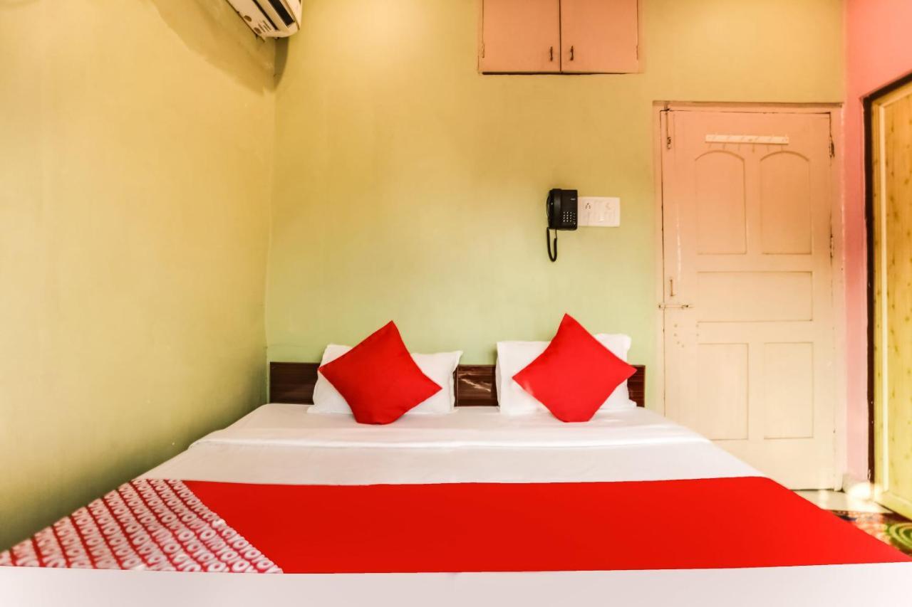 Spot On 45585 Hotel Aakash Ganga Varanasi Exteriör bild
