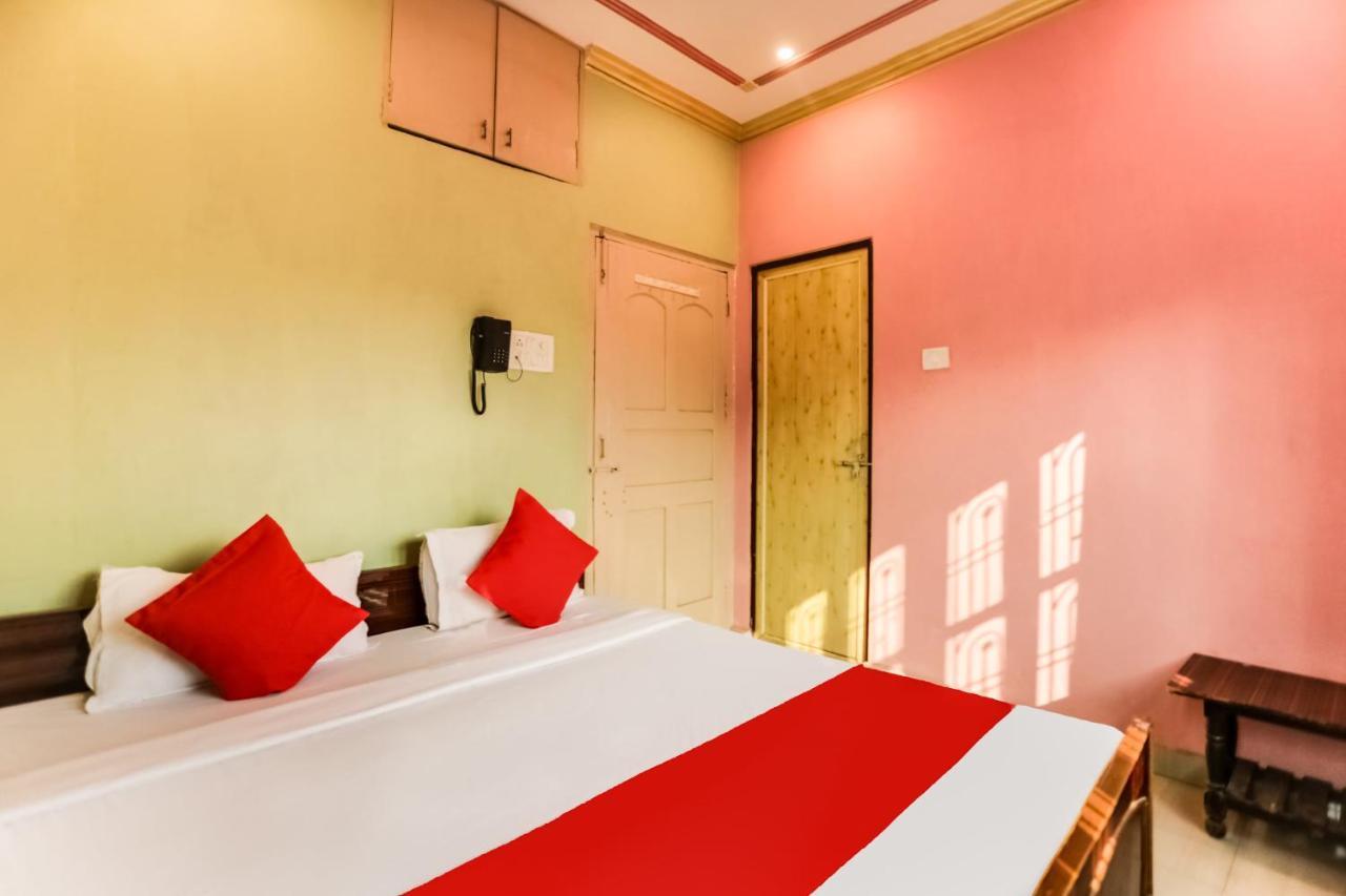 Spot On 45585 Hotel Aakash Ganga Varanasi Exteriör bild