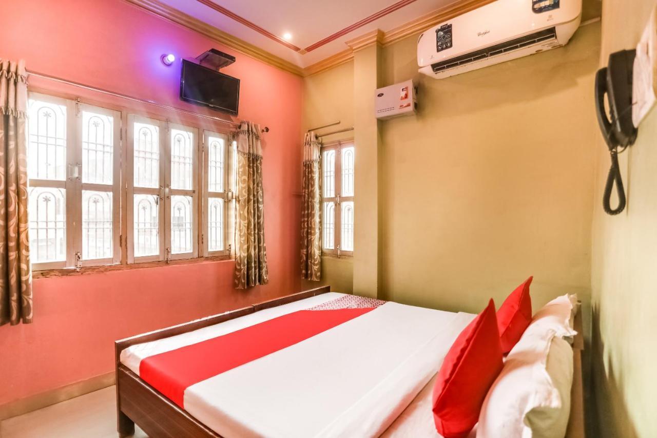 Spot On 45585 Hotel Aakash Ganga Varanasi Exteriör bild